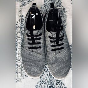 TOMS Gray Lace Up Casual Sneakers Lightweight Comfort Shoes Men’s 10.5